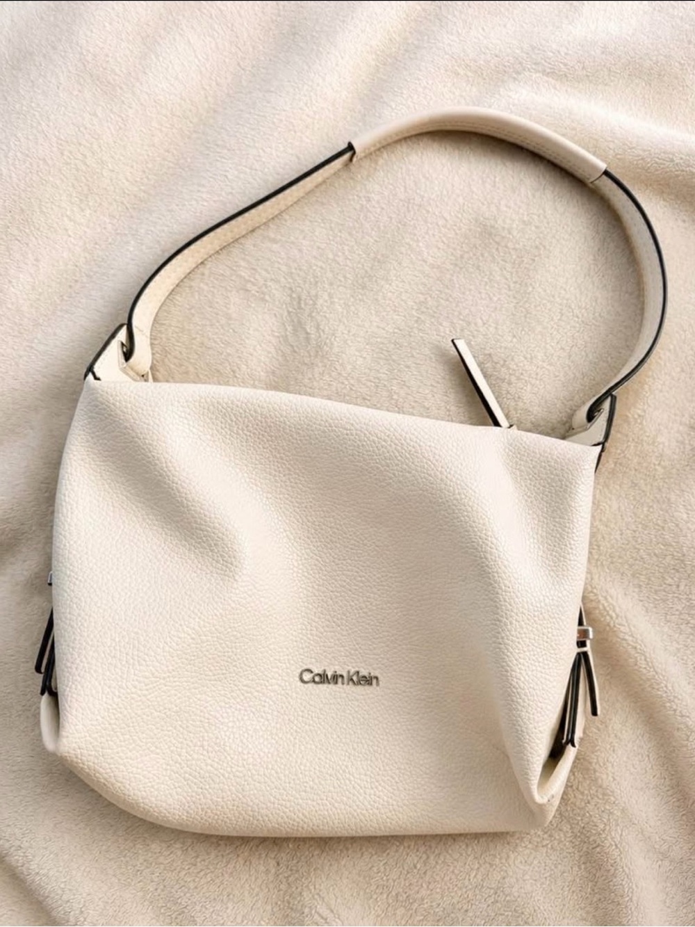 Calvin Klein Off-White Pebbled Leather Shoulder Bag